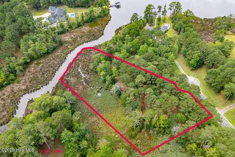 960 Southern Plantation Drive N, Oriental, NC 28571