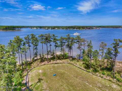 71 Jayne Point, Oriental, NC 28571