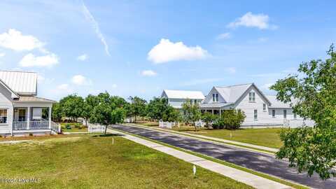 98 Boathouse Road, Oriental, NC 28571