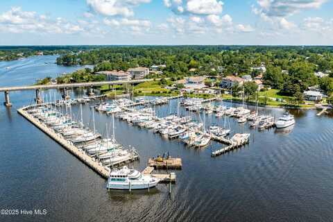 516 Water Street, Oriental, NC 28571