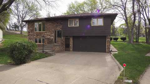 4316 VILLAGE GREEN CT, Sioux City, IA 51106