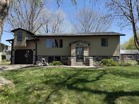 1027 Rice Dr., Vermillion, SD 57069