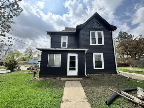 1902 W 4th, Sioux City, IA 51103