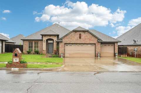912 Lindsey Lane, Moore, OK 73160