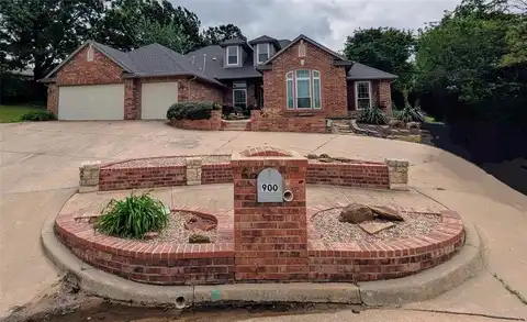 900 Walnut Place, Norman, OK 73072
