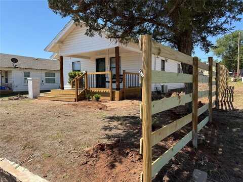 414 N 6th Street, Clinton, OK 73601