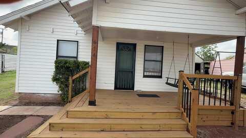 414 N 6th Street, Clinton, OK 73601