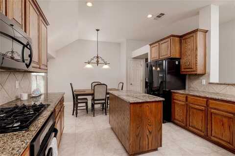 8712 Dayton Drive, Lantana, TX 76226