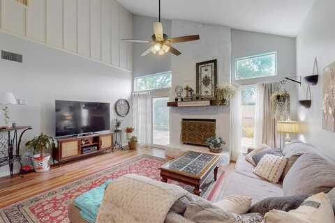 8825 Tyne Trail, Fort Worth, TX 76118