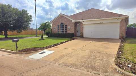 7201 Park Creek Circle W, Fort Worth, TX 76137