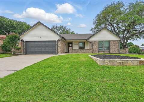 2800 Bluebonnet Lane, Bedford, TX 76021