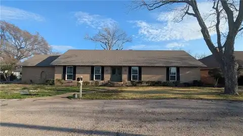 1122 W 6th Street, Mc Gregor, TX 76657
