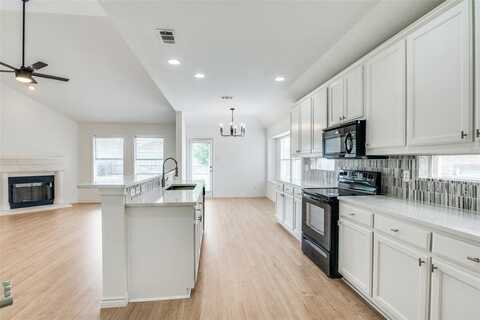 924 Bowie Drive, Lavon, TX 75166