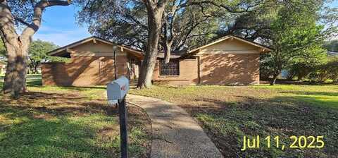 100 Lakeview Court, Brownwood, TX 76801