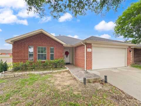 2823 Brookhurst Drive, Grand Prairie, TX 75052