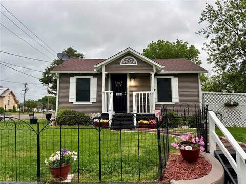 301 E 2nd Street, Bonham, TX 75418