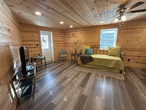 225 S Main St, Clay City, IL 62824