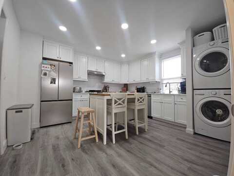 23-25 LINCOLN ST, Babylon, NY 11702