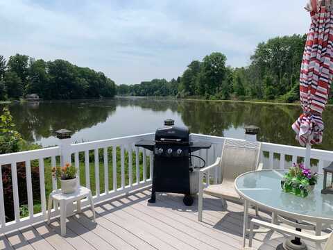 7 Willowbank Dr, Churchville, NY 14428