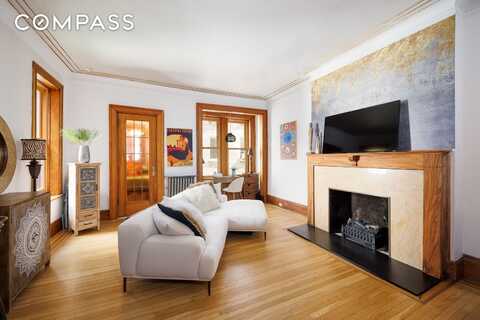 331 West 89th Street, New York, NY 10024