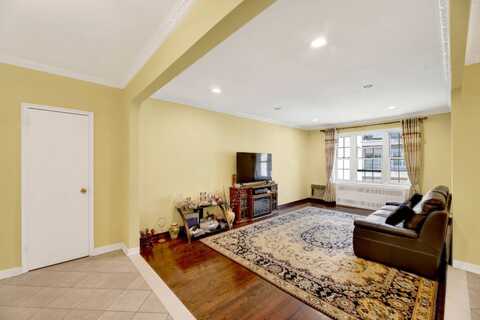 250 central ave, Lawrence, NY 11559