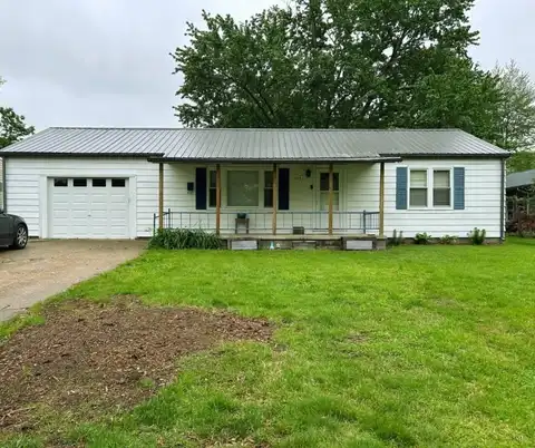 1104 Florence Dr, Fairfield, IL 62837