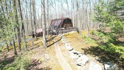 516 Red Sail Rd, Du Bois, PA 15801