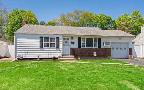 11 Heath Lane, East Northport, NY 11731