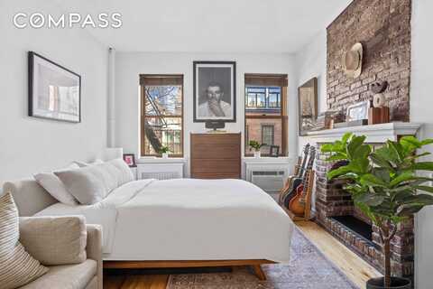 335 West 21st Street, New York, NY 10011
