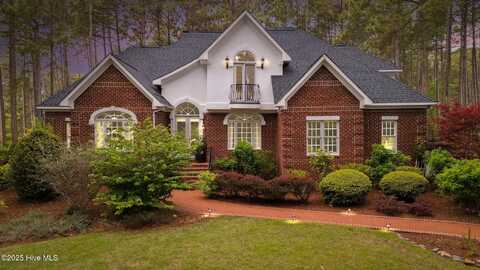5 Wake Forest Court, Southern Pines, NC 28387