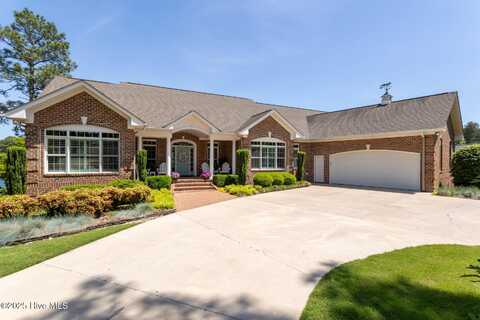 118 Dennis Circle, West End, NC 27376