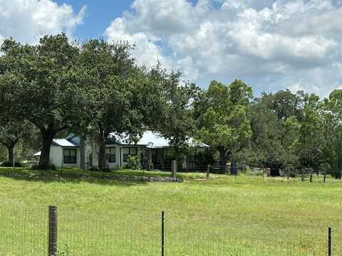725 POST OAK ST, Goliad, TX 77963