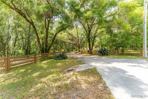 10726 N Citrus Avenue, Crystal River, FL 34428