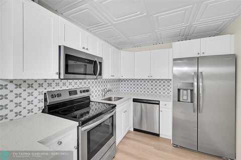 470 NW 20th St, Boca Raton, FL 33431