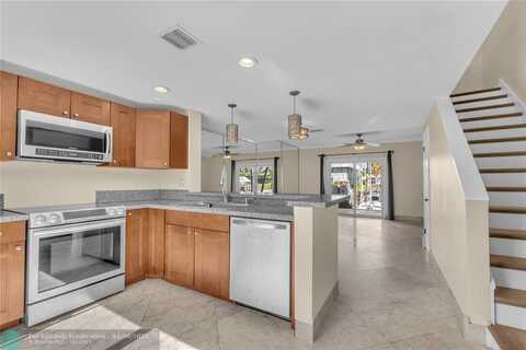 2541 NE 15th St, Pompano Beach, FL 33062