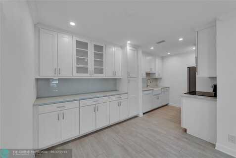 170 Cypress Club Dr, Pompano Beach, FL 33060