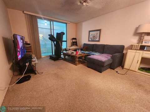 5851 NW 62nd Ave, Tamarac, FL 33319