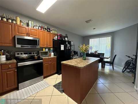 1920 Hibiscus Ln, Riviera Beach, FL 33404