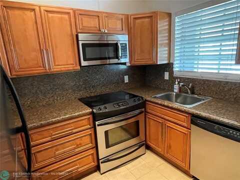 2050 NE 39th St, Pompano Beach, FL 33064