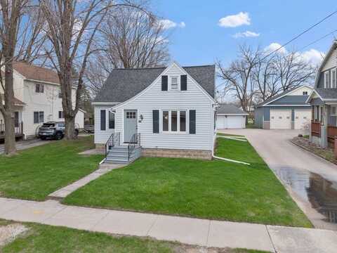 302 N MAPLE Street, BLACK CREEK, WI 54106