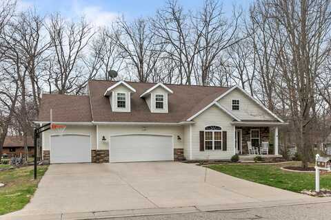 555 WOODLAND Circle, WAUPACA, WI 54981
