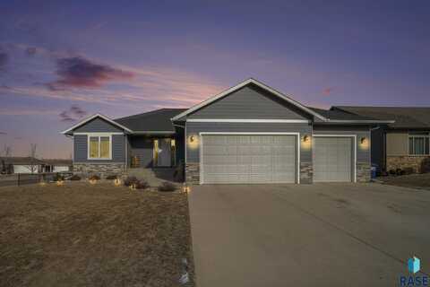 5700 E Meadow Oak Cir, Sioux Falls, SD 57110