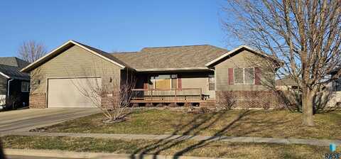 510 Emmett Trl, Harrisburg, SD 57032