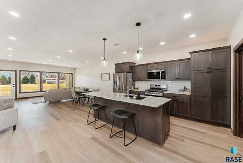 1302 Castle St, Larchwood, IA 51241