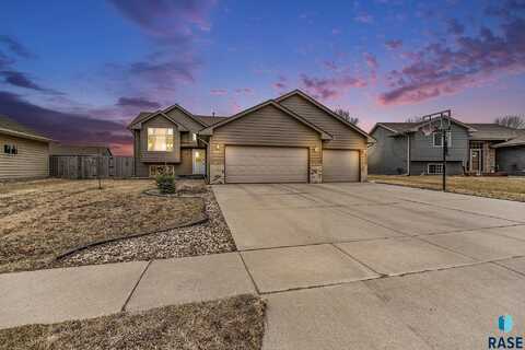 507 Rosewood Dr, Harrisburg, SD 57032