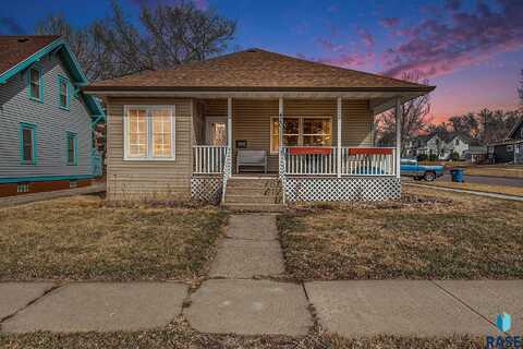 420 NE 6th St, Madison, SD 57042