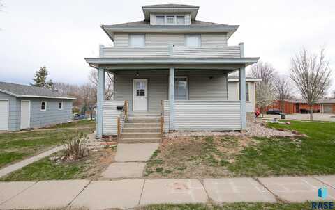 504 N Cedar St, Luverne, MN 56156