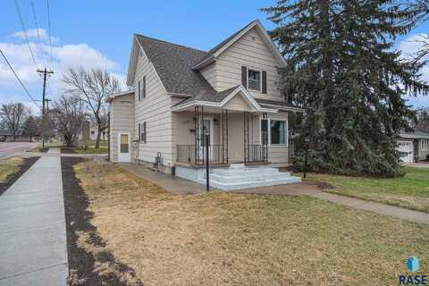 1020 NW 5th St, Madison, SD 57042
