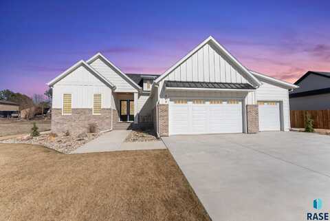 404 N Piper Dr, Sioux Falls, SD 57110