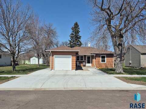 430 W Main St, Canistota, SD 57012